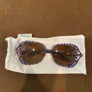 Oakley sunglasses - polarized lens